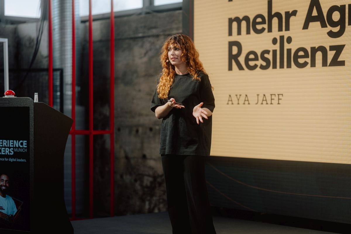 Aya Jaff, Bestseller-Autorin und Teil der prestigeträchtigen «30 under 30» von Forbes, machte den Teilnehmenden Mut: Die Challenges sind gross, aber so gross nun auch wieder nicht. Bild: Adobe