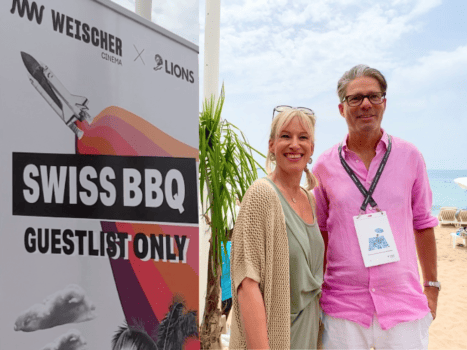 Christof Kaufmann mit Juliane Merz, Director of Sales Weischer.Cinema Schweiz in Cannes am Swiss BBQ